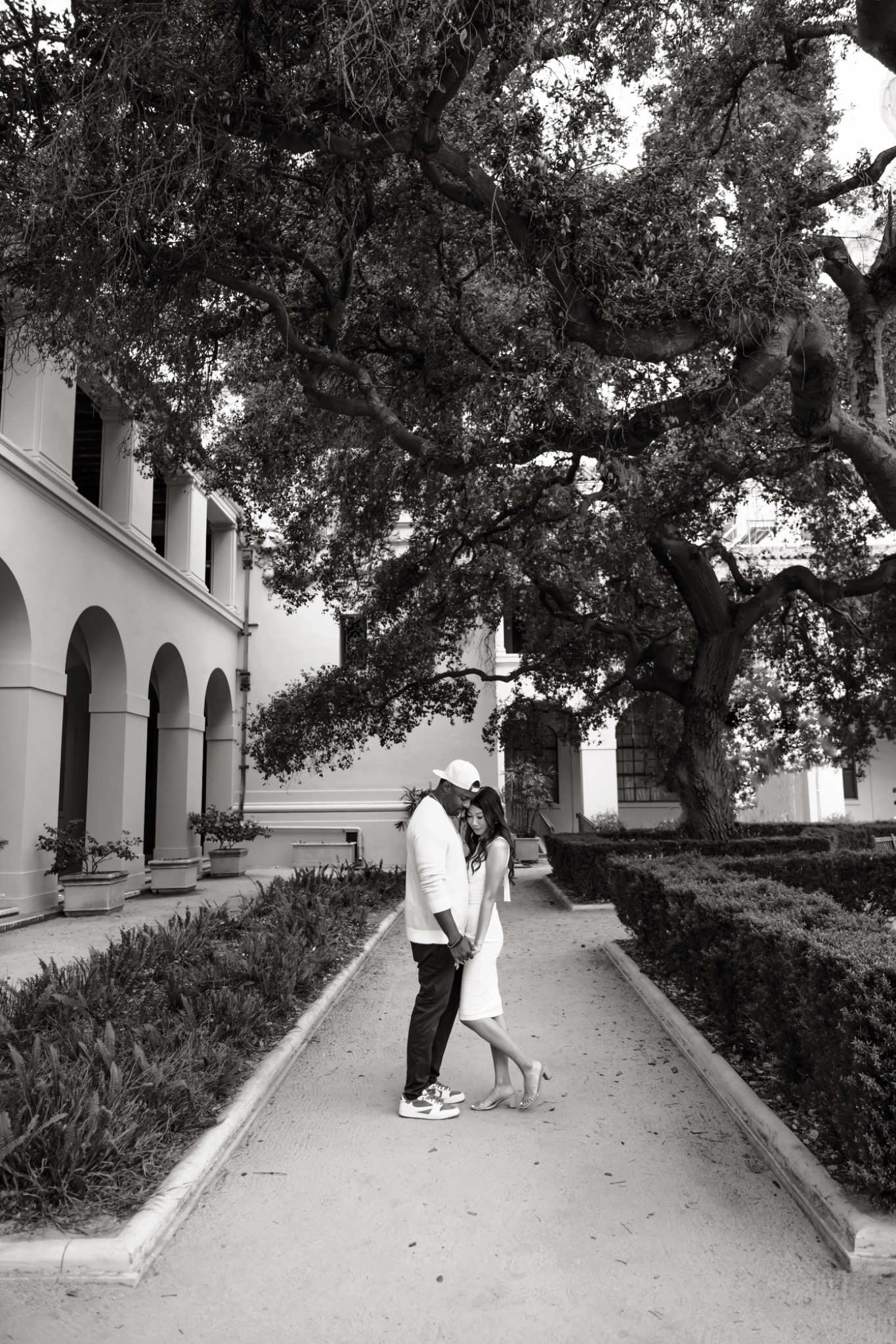 Black and white portrait of Stephanie and Quay on a garden path